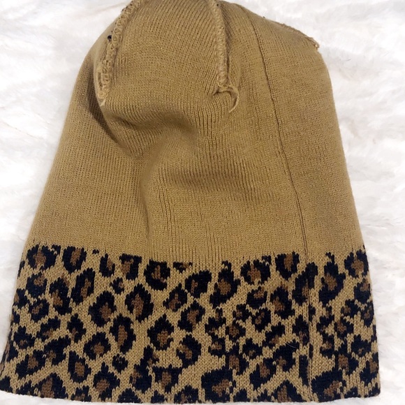 SIMPLYSTEFX Leopard Pom Beanie - Picture 2 of 3